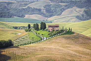 Green rolling hills and farm houses of Crete Senesi (Senese Clays), Province of Siena, Tuscany, Italy, Europe