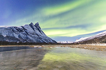 The snowy peak of Otertinden and the Northern Lights (aurora borealis) in the polar night, Oteren, Lyngen Alps, Troms, Norway, Scandinavia, Europe