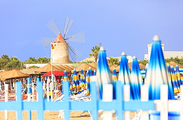 Beach umbrellas and windmill, Baia dei Mulini, Trapani, Sicily, Italy, Mediterranean, Europe