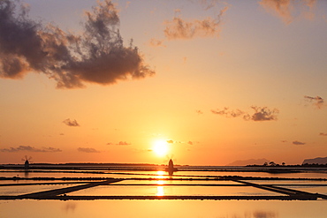 Saline dello Stagnone at sunset, Marsala, province of Trapani, Sicily, Italy, Mediterranean, Europe