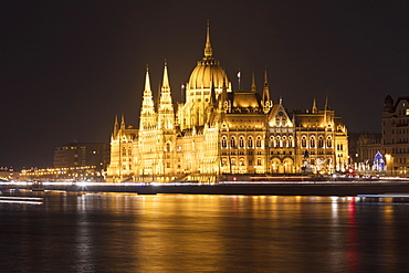 Parliament Building and River Danube at night, Budapest, Hungary, Europe