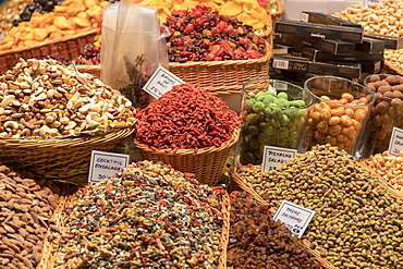 Pistachio and goji berries, La Boqueria Market, Ciudad Vieja, Barcelona, Catalonia, Spain, Europe