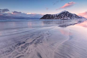 Skagsanden beach at sunset, Flakstad municipality, Lofoten Islands, Nordland, Norway, Europe