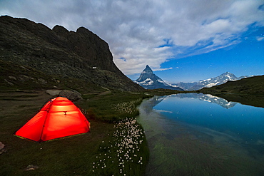 Tent on the shore of lake Riffelsee facing the Matterhorn, Zermatt, canton of Valais, Swiss Alps, Switzerland, Europe