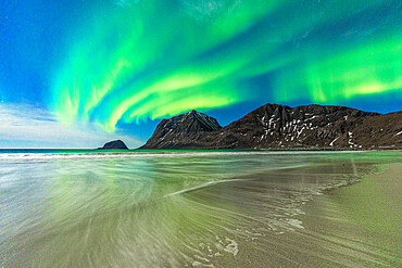 Waves crashing on frozen Haukland Beach under the Northern Lights (Aurora Borealis), Leknes, Nordland county, Lofoten Islands, Norway, Scandinavia, Europe