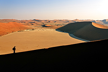 Profile of a hiker on the sand dune shaped by the wind, Deadvlei, Sossusvlei, Namib Desert, Namib Naukluft National Park, Namibia, Africa