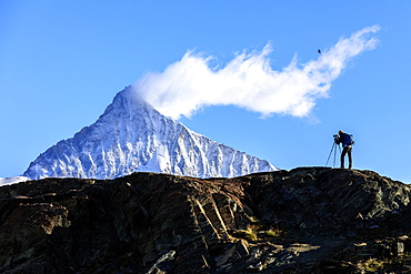 Photographer in action in front of the snowy Weisshorn, Zermatt, Valais, Pennine Alps, Swiss Alps, Switzerland, Europe