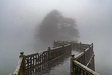 Fog, Mount Lu (Lushan), UNESCO World Heritage Site, Jiujiang, Jiangxi, China, Asia