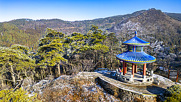 Aerial of Hanpo Pass, Mount Lu (Lushan), UNESCO World Heritage Site, Jiujiang, Jiangxi, China, Asia