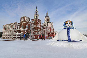 Giant snowman in front of a Replica of a Russian palace, Volga Manor, Harbin, Heilongjiang, China, Asia