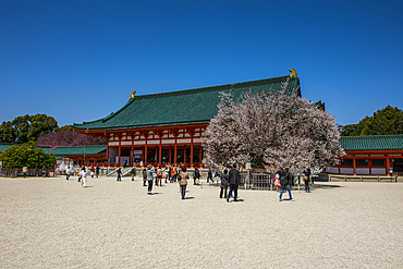 Park in the Heian Jingu Shrine, Kyoto, Honshu, Japan, Asia