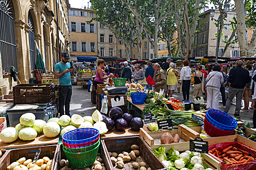 Market in the old city center of Aix en Province, Bouches du Rhone, Provence-Alpes Maritimes-Cote d'Azur, France, Europe