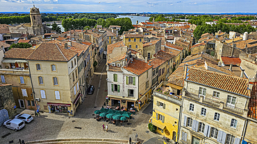 Old town of Arles, UNESCO World Heritage Site, Bouches du Rhone, Provence-Alpes-Cote d'Azur, France, Europe