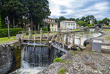 Canal du Midi near Carcassonne, UNESCO World Heritage Site, Aude, Occitania, France, Europe