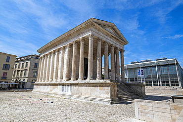 The historic Roman Maison Carree, UNESCO World Heritage Site, Nimes, Gard, Occitania, France, Europe