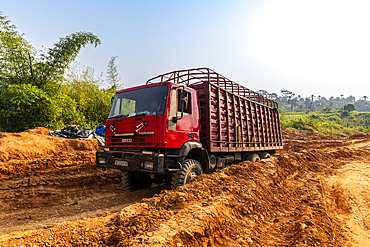 Stranded truck on the very bad road between Tshikapa and Kananga, Kasai, Democratic Republic of Congo, Africa