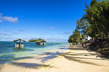 White sand beach and turquoise waters, Muri beach, Rarotonga and the Cook Islands, South Pacific, Pacific