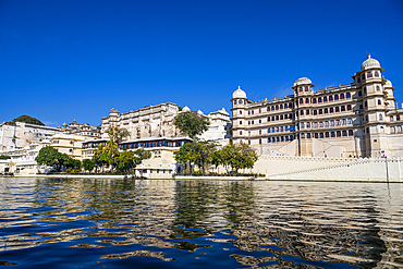 City palace on lake Pichola, Udaipur, Rajasthan, India