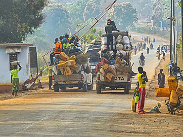 Overloaded truck, Eastern Central African Republic