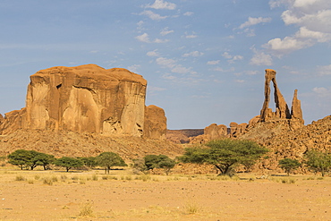 Unique rock arch, Ennedi Plateau, UNESCO World Heritage Site, Ennedi region, Chad, Africa