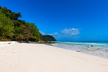 White sand beach and turquoise water, Koh Rok, Mu Ko Lanta National Park, Thailand, Southeast Asia, Asia