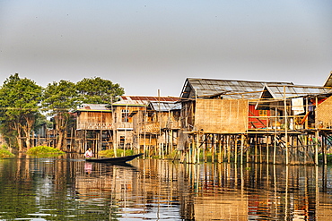 Village on stilts, Nampan, Inle Lake, Shan state, Myanmar (Burma), Asia