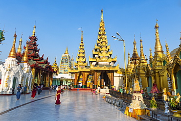 Shwedagon pagoda, Yangon (Rangoon), Myanmar (Burma), Asia