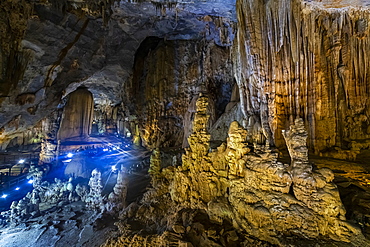 Colourful Paradise cave, Phong Nha-Ke Bang National Park, UNESCO World Heritage Site, Vietnam, Indochina, Southeast Asia, Asia