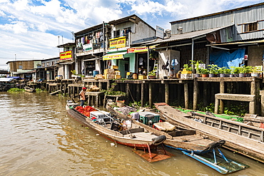 Houses on stilts, Cai Be, Mekong Delta, Vietnam, Indochina, Southeast Asia, Asia