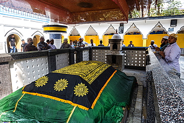 Tomb of Shah Jalal in the Hazrat Shah Jalal Mosque and tomb, Sylhet, Bangladesh, Asia