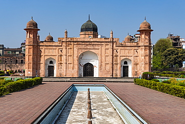 Tomb of Bibi Pari, Lalbagh Fort (Fort Aurangabad), Dhaka, Bangladesh, Asia