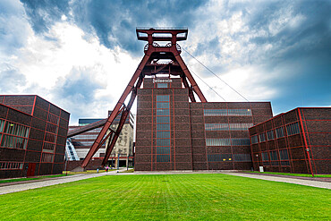 Shaft 12, Zollverein Coal Mine Industrial Complex, UNESCO World Heritage Site, Essen, Ruhr, North Rhine-Westphalia, Germany, Europe