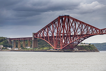 The Forth Bridge, cantilever bridge, UNESCO World Heritage Site, Firth of Forth, Scotland, United Kingdom, Europe