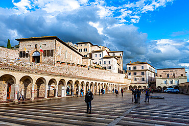 Square in front of the Basilica of Saint Francis of Assisi, UNESCO World Heritage Site, Assisi, Umbria, Italy, Europe