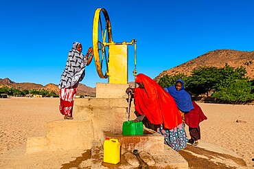 Local women turn wheel at a water well, Oasis of Timia, Air Mountains, Niger, Africa