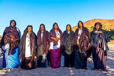 Traditional dressed Tuareg women, Oasis of Timia, Air Mountains, Niger, Africa