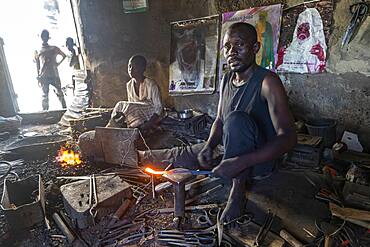 Metal workers in the bazaar, Kano, Kano state, Nigeria, West Africa, Africa