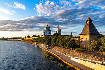 The Kremlin and the Trinity Cathedral in Pskov, UNESCO World Heritage Site, Pskov, Russia, Europe