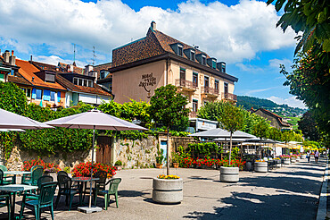 Historic town of Lutry in the area of the Lavaux Vineyard Terraces, UNESCO World Heritage Site, Lake Geneva, Switzerland, Europe