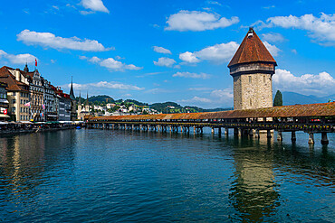 Kapellbrucke (Chapel Bridge), wooden footbridge, Lucerne, Switzerland, Europe