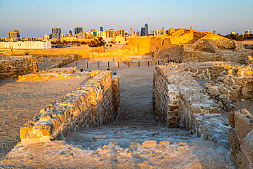 Qal'at al-Bahrain (Bahrain Fort), UNESCO World Heritage Site, Kingdom of Bahrain, Middle East