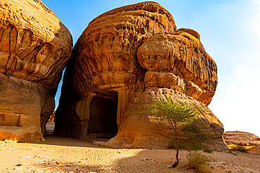 Rock tomb, Madain Saleh (Hegra) (Al Hijr), UNESCO World Heritage Site, Al Ula, Kingdom of Saudi Arabia, Middle East