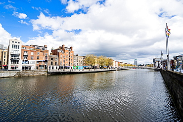 River Liffey flowing through Dublin, Republic of Ireland, Europe 