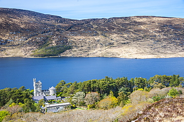 Glenveagh castle on lake Lough Beagh in the Glenveagh National Park, County Donegal, Ulster, Republic of Ireland, Europe 