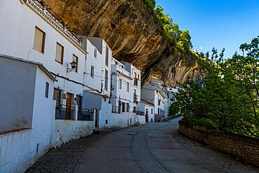 Dwellings built into rock overhangs above the Río Guadalporcun, Setenil de las Bodegas, Andalucia, Spain