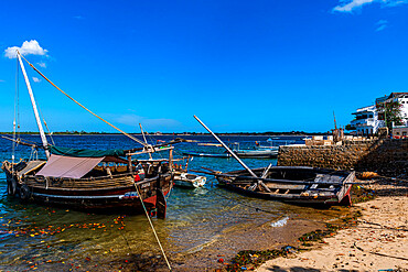 Traditional dhow, island of Lamu, Kenya, East Africa, Africa