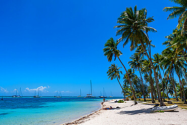 White sand Public Beach Ta'ahiamanu, Moorea (Mo'orea), Society Islands, French Polynesia, South Pacific, Pacific