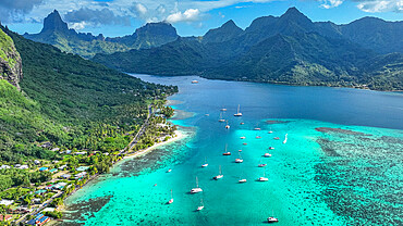 The lagoon of Moorea (Mo'orea), Society Islands, French Polynesia, South Pacific, Pacific