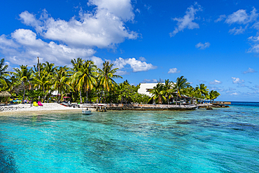 Little bay at the Tiputa Pass, Rangiroa atoll, Tuamotus, French Polynesia, South Pacific, Pacific