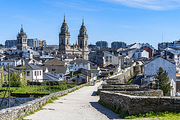 View from the Roman wall of Lugo and its Cathedral, UNESCO World Heritage Site, Lugo, Galicia, Spain, Europe